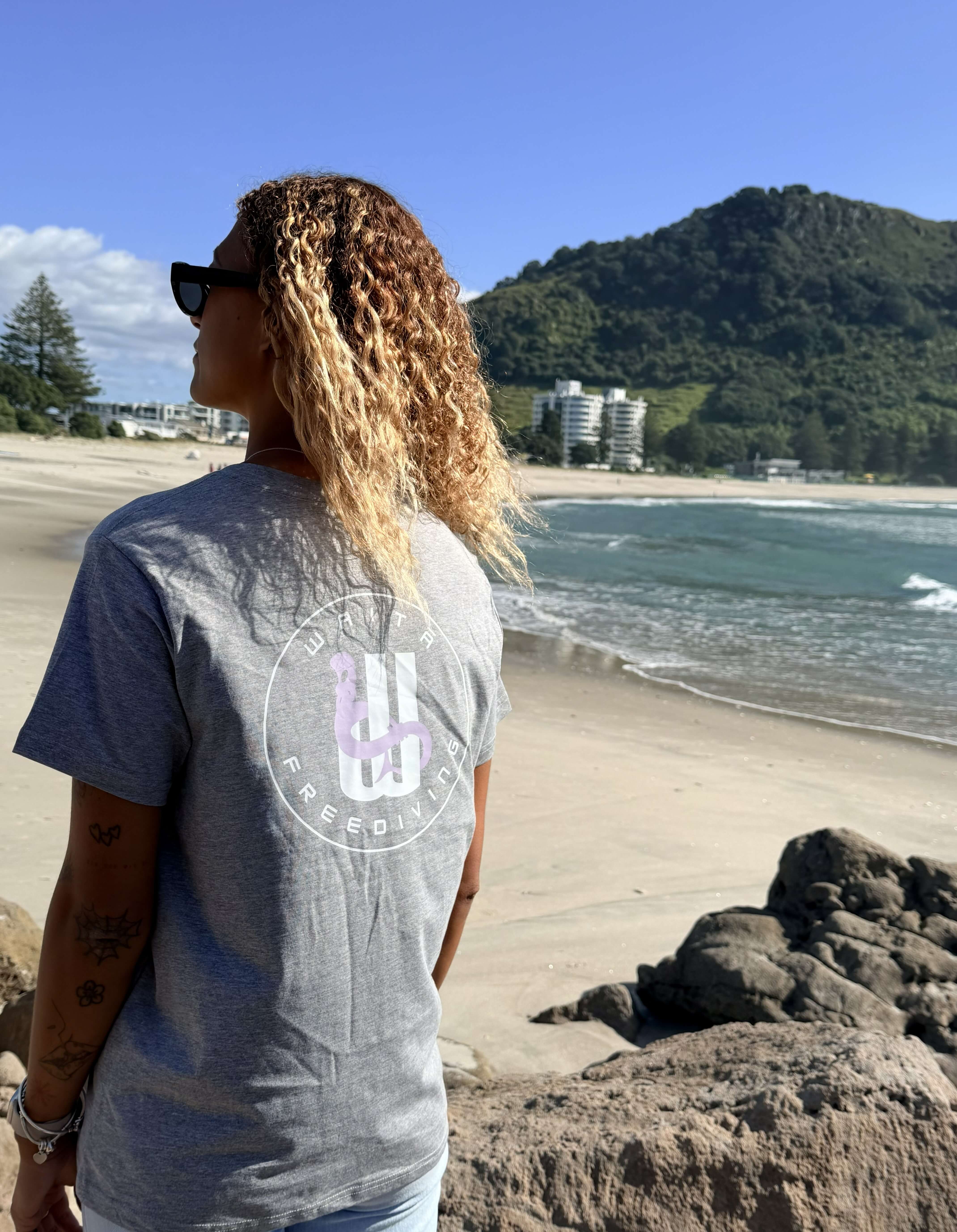 Waitā Tīhāte Female in kiwikiwi, back view
